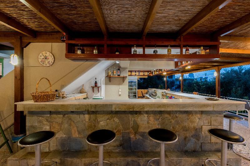 Mitos Village Aparthotel 4*